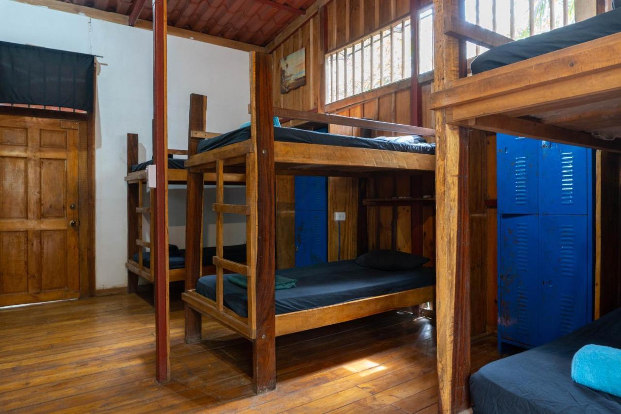 Hotel Burnt Toast Surfcamp à Nosara Extérieur photo