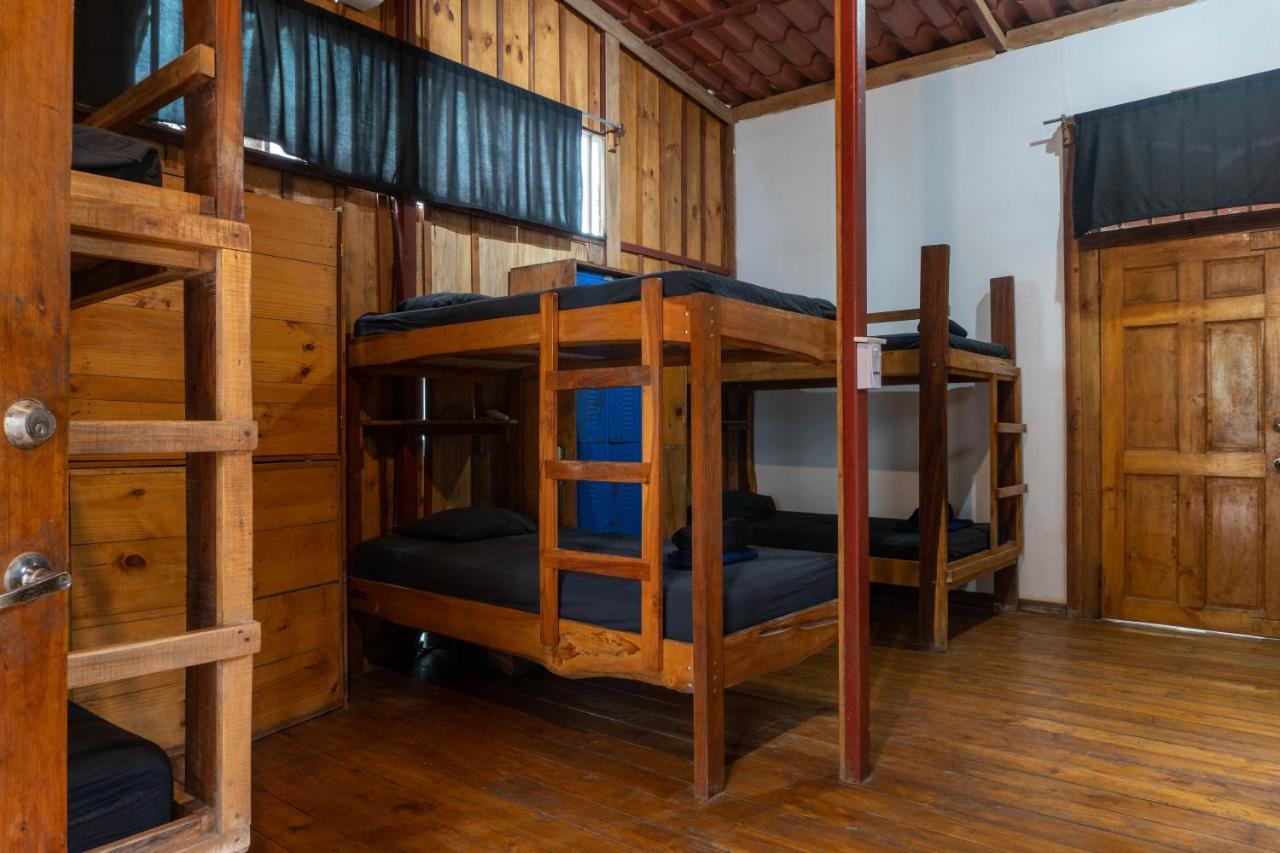 Hotel Burnt Toast Surfcamp à Nosara Extérieur photo